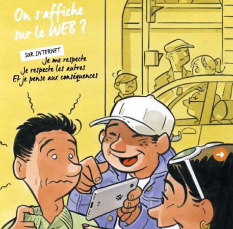 Respectueux sur Internet : jeunes utilisant un smartphone, sensibilisation à la sécurité en ligne.