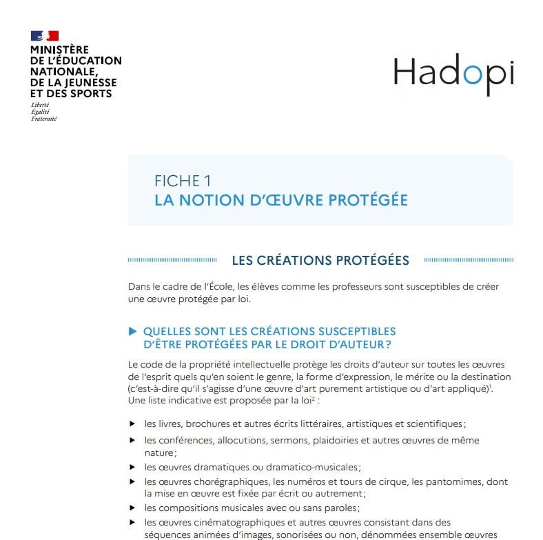 Dans le cadre de l'école, élèves créant des œuvres protégées par le droit d'auteur.